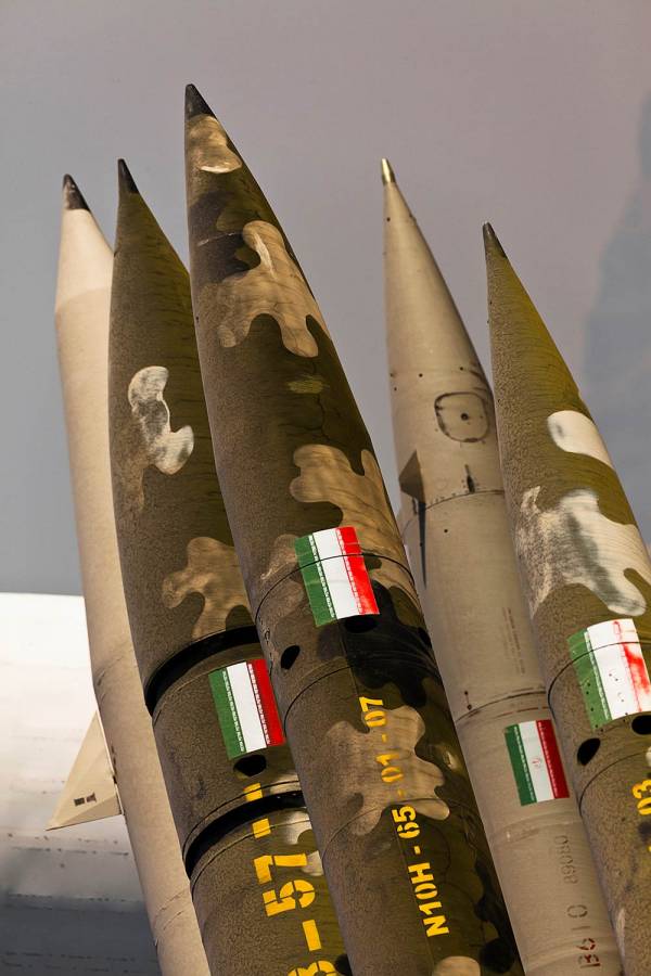 أخطر من القنبلة النووية"… كيف ستتعامل إدارة بايدن مع برنامج الصواريخ الإيرانية؟ - رصيف22