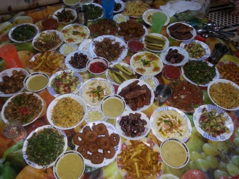 من موائد الإفطار في القرى المصرية