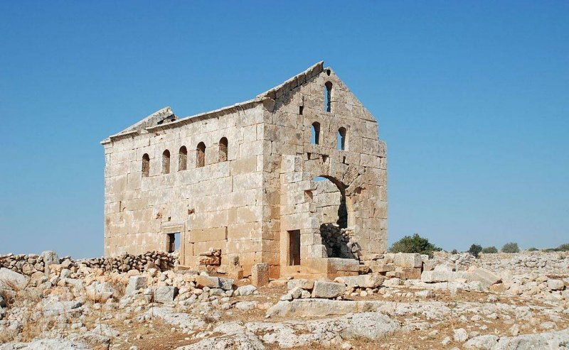 كنيسة مهجورة تعود للقرن الرابع الميلادي في شمال سوريا